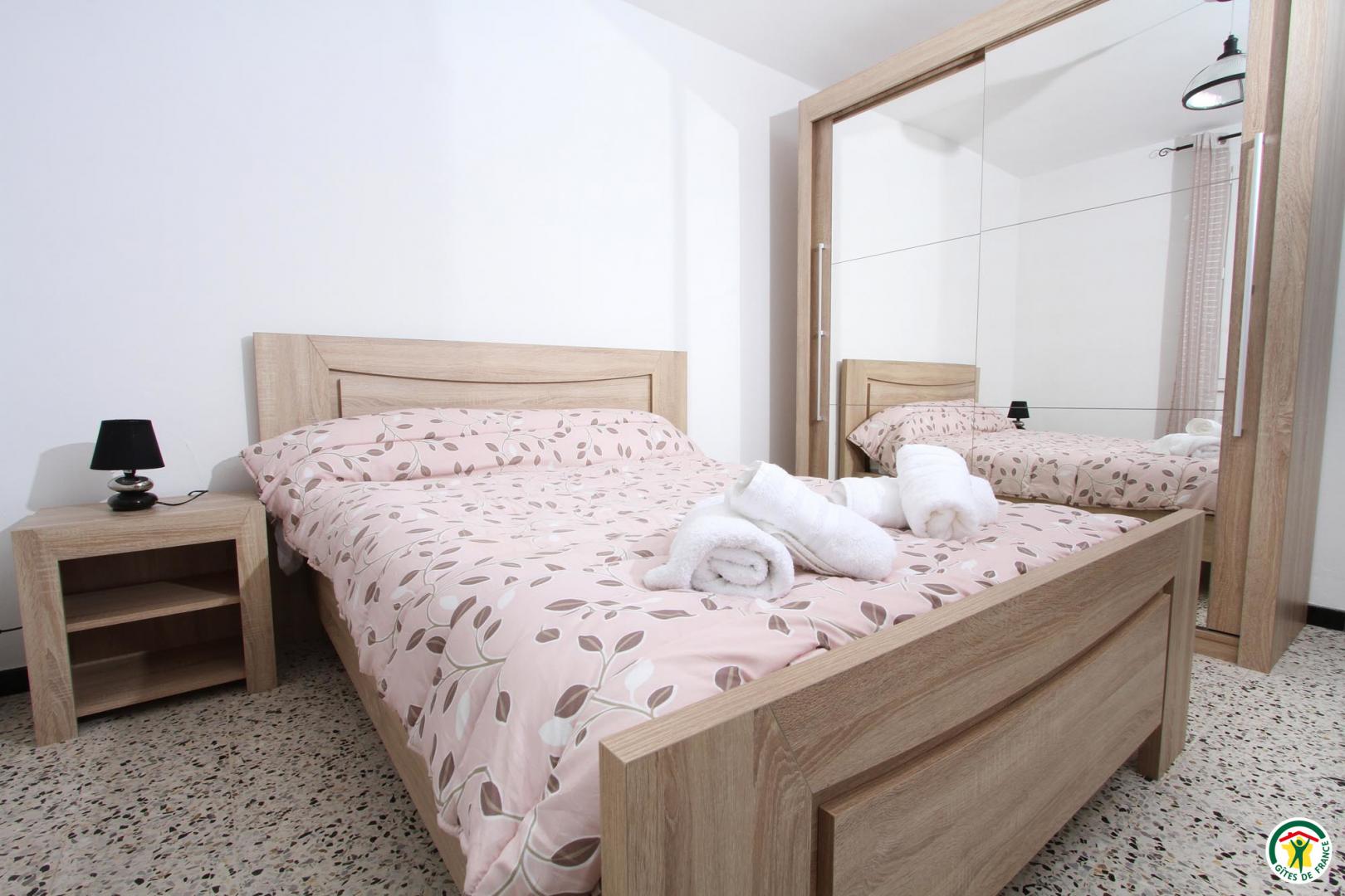 Ferme des rosières Gîte et chambres d'hôte Drôme provençale chambre lit double